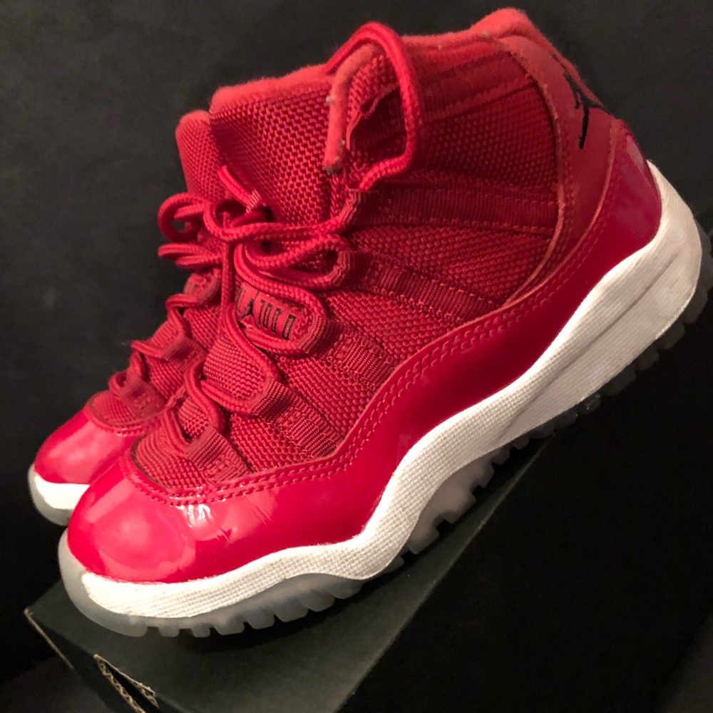 Red Jordan 11